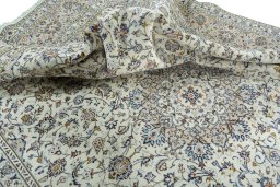 Surface texture of 2000s Kashan rug with natural Wool and intricate pattern