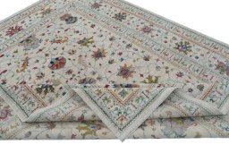 Central medallion detail of New Farahan rug from Pakistan