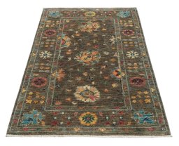 Surface texture of New Farahan rug with natural Wool and intricate pattern