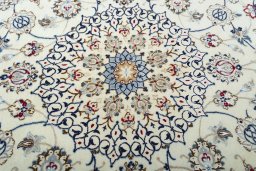 Central medallion detail of 2000s Nain rug from Iran / Persia