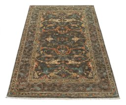 Surface texture of New Farahan rug with natural Wool and intricate pattern