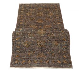 Central medallion detail of New Farahan rug from Pakistan