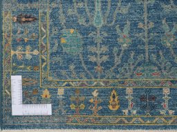 Corner detail of New Farahan rug showing border pattern and Wool pile