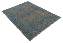 Corner detail of New Farahan rug showing border pattern and Wool pile