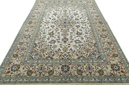 Surface texture of 2000s Kashan rug with natural Wool and intricate pattern