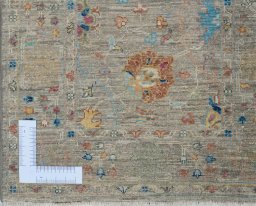 Corner detail of New Farahan rug showing border pattern and Wool pile