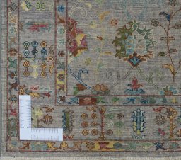 Corner detail of New Farahan rug showing border pattern and Wool pile