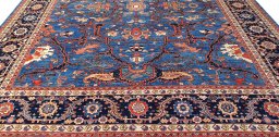 Surface texture of New Farahan rug with natural Wool and intricate pattern
