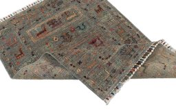 Central medallion detail of New Samarkand rug from Pakistan