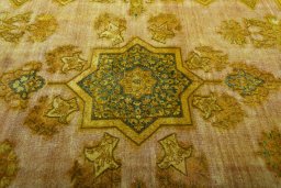 Central medallion detail of 1950s Vintage rug from Pakistan