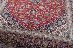 Close-up detail of New Kashan rug from Iran / Persia showing Cork weave