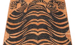 Backside of handmade New Farahan rug showing knot structure and weave density