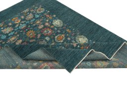 Central medallion detail of New Farahan rug from Pakistan