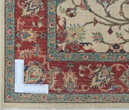 Corner detail of New Farahan rug showing border pattern and Wool pile