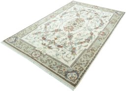 Corner detail of New Kashmar rug showing border pattern and Wool pile
