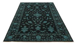 Surface texture of New Farahan rug with natural Wool and intricate pattern