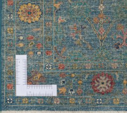 Corner detail of New Farahan rug showing border pattern and Wool pile