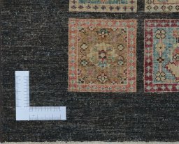 Corner detail of New Farahan rug showing border pattern and Wool pile