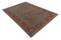 Corner detail of New Farahan rug showing border pattern and Wool pile