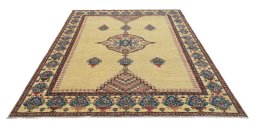 Surface texture of New Farahan rug with natural Wool and intricate pattern