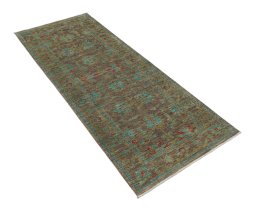 Corner detail of New Farahan rug showing border pattern and Wool pile
