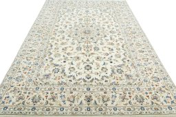 Surface texture of New Kashan rug with natural Wool and intricate pattern