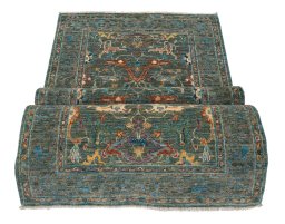 Central medallion detail of New Farahan rug from Pakistan
