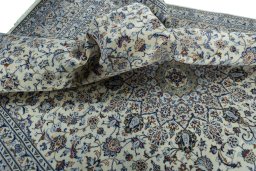 Surface texture of 2000s Kashan rug with natural Wool and intricate pattern