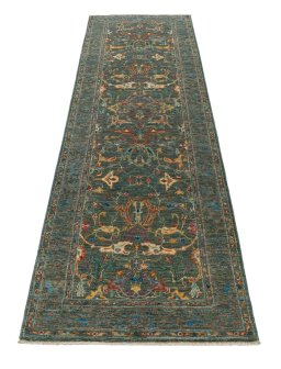 Surface texture of New Farahan rug with natural Wool and intricate pattern