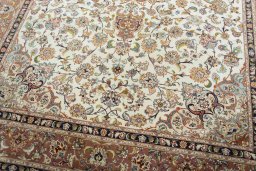 Close-up detail of 2000s Tabriz 50/60/70 Raj rug from Iran / Persia showing Cork weave