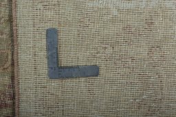 Backside of handmade 1950s Vintage rug showing knot structure and weave density